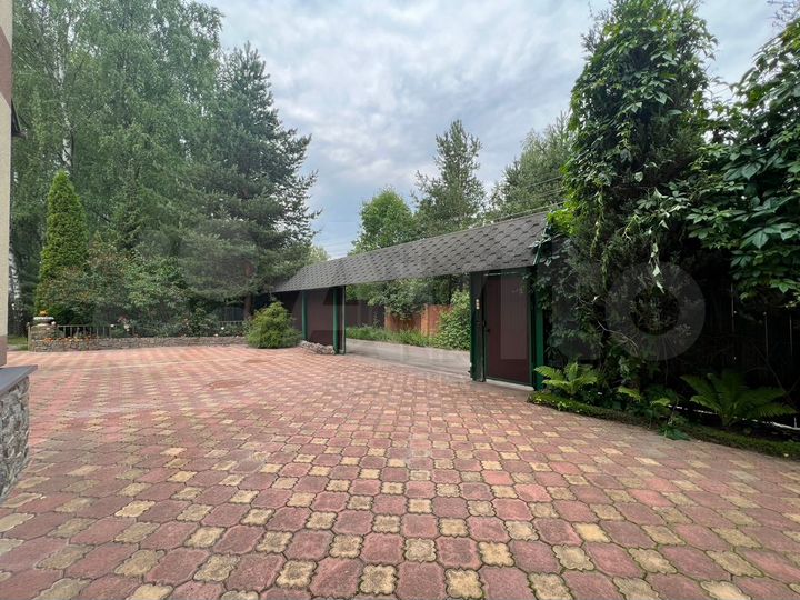 Коттедж 850 м² на участке 25 сот.