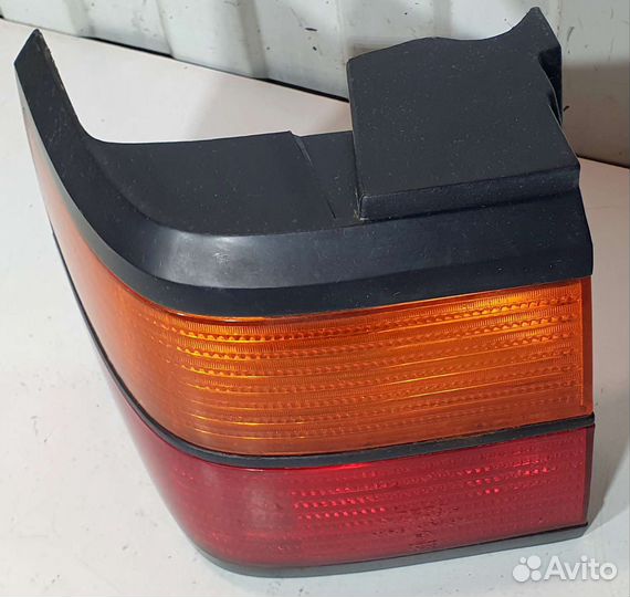 Фонарь задний левый в крыло VW Passat B3 седан