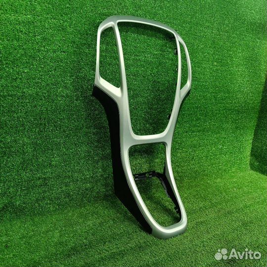 Декоративная накладка торпедо Opel Astra J GTC