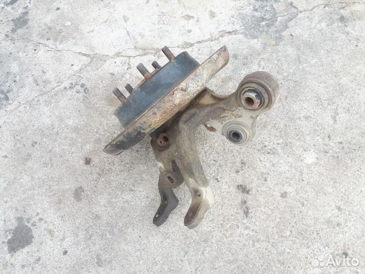 Кулак задний левый Kia Ceed