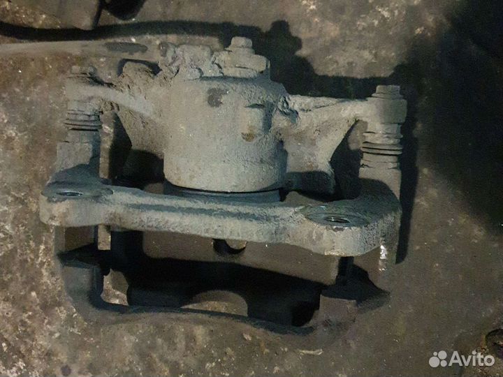 Передний правый суппорт шкода октавия А7 1.4 1.6