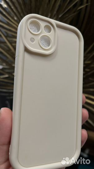 Чехол бежевый для iPhone 13