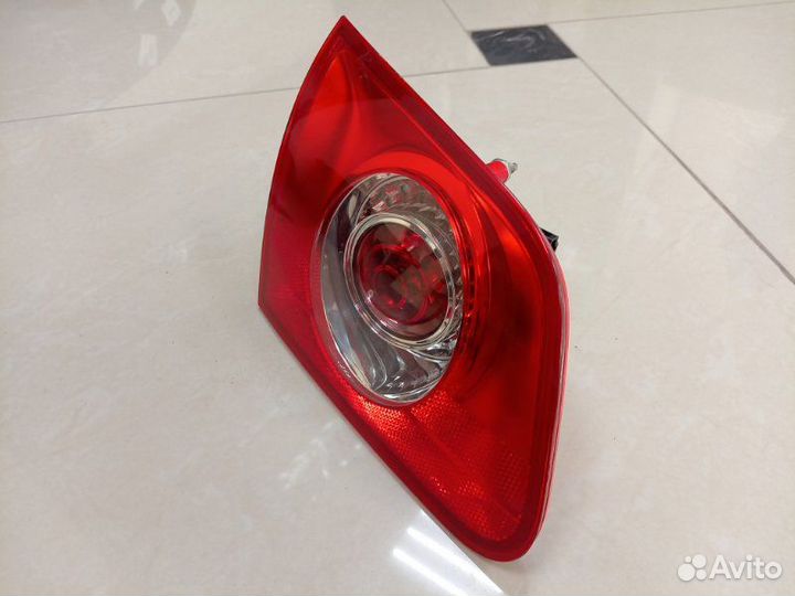 Фонарь задний левый внутренний Volkswagen Passat