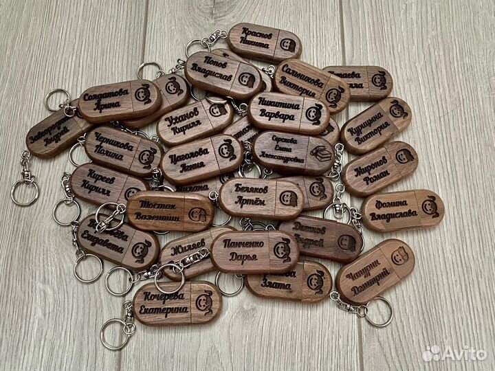 Флешки из дерева на выпускной/праздник