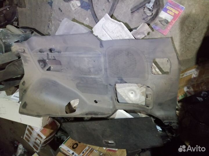 Обшивка багажника задняя правая Toyota Land 200
