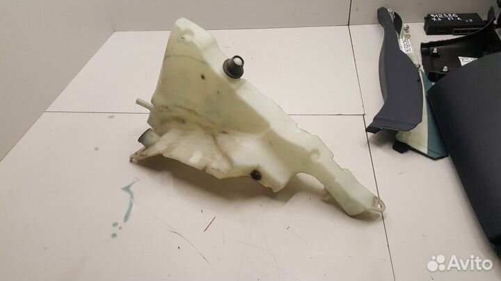 Бачок омывателя (Jaguar XJ)