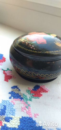 2 шкатулки - дерево,металл