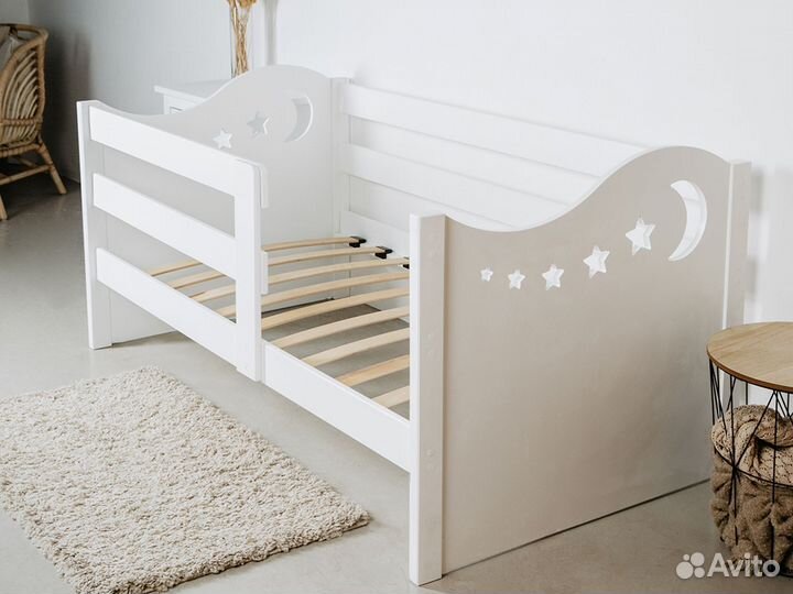 Детская кровать из массива