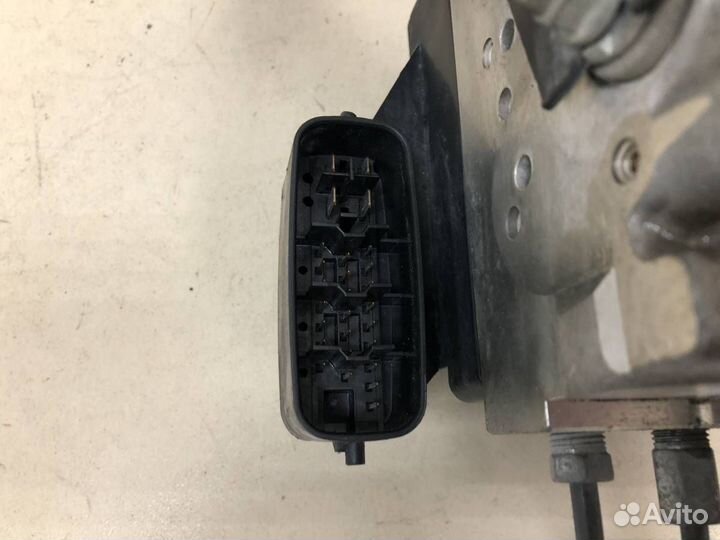 Блок управления тормозами/насос ABS Toyota Camry