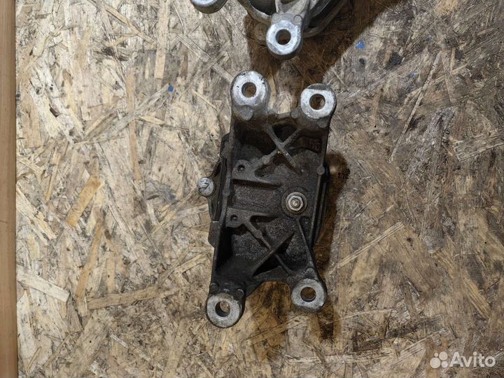 Подушка Кронштейн АКПП Ауди А4 Б8 8K0399115T