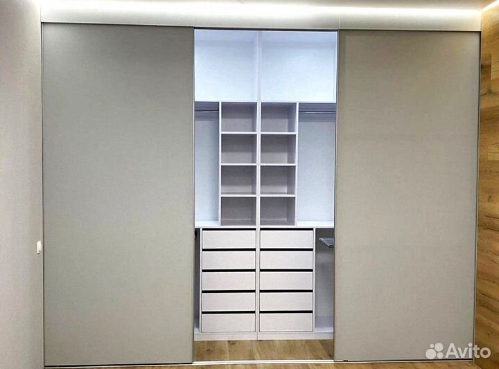 Шкаф купе распашной