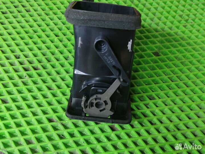 Дифлектор левый mitsubishi galant 8 EA1A