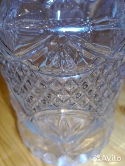 Стеклянный кувшин с крышкой