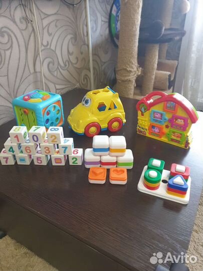 Развивающий кубик и прочие игрушки