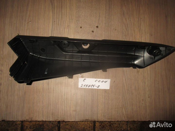 Держатель задней полки правый (Kia Ceed)