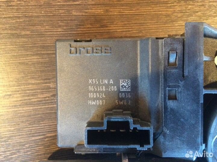 Renault Fluence Мотор стеклоподъемника пер. правый