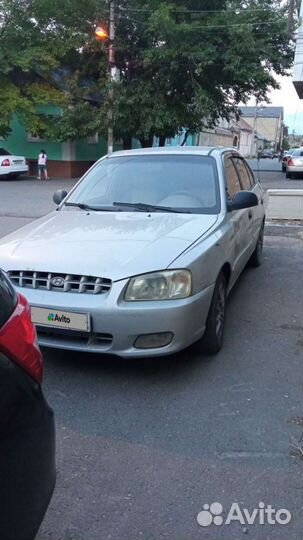 Hyundai Accent, 2001