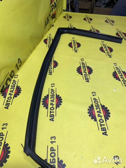 Уплотнитель стекла двери передний левый Kia Ceed 3