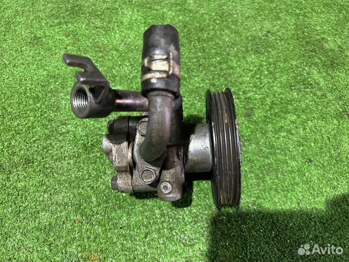 Насос гидроусилителя руля Nissan Maxima A32 VQ20