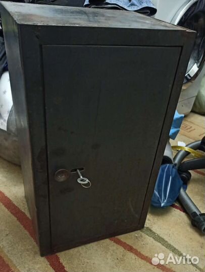Сейф металлический