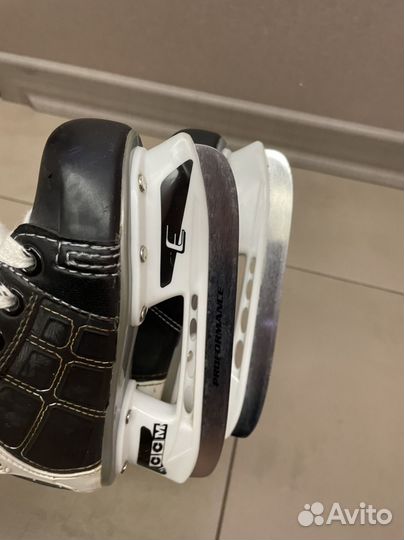 Коньки хоккейные детские CCM Proformance. Р. 27