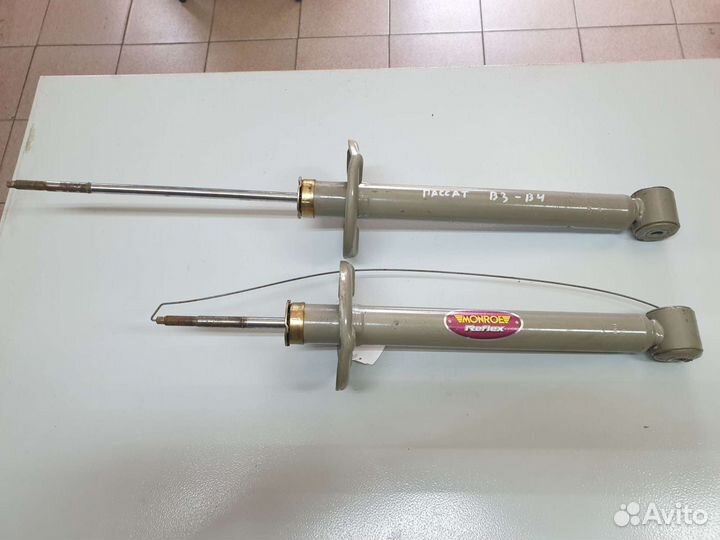 Амортизатор новый пара passat b3 b4