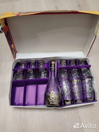 Набор стаканов и рюмок