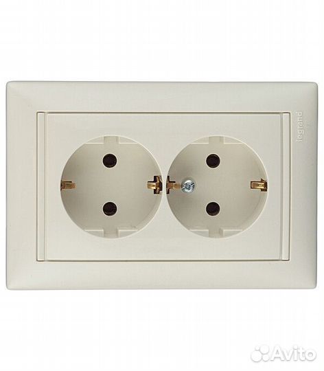 Розетка с рамкой Legrand Valena 695616 двойная скр