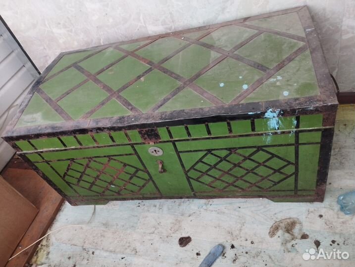 Сундук деревянный старинный