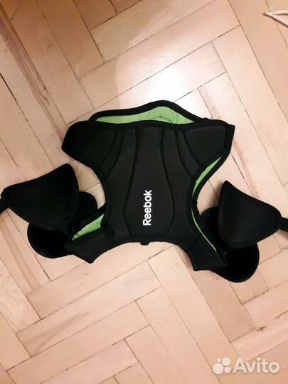 Нагрудник Reebok