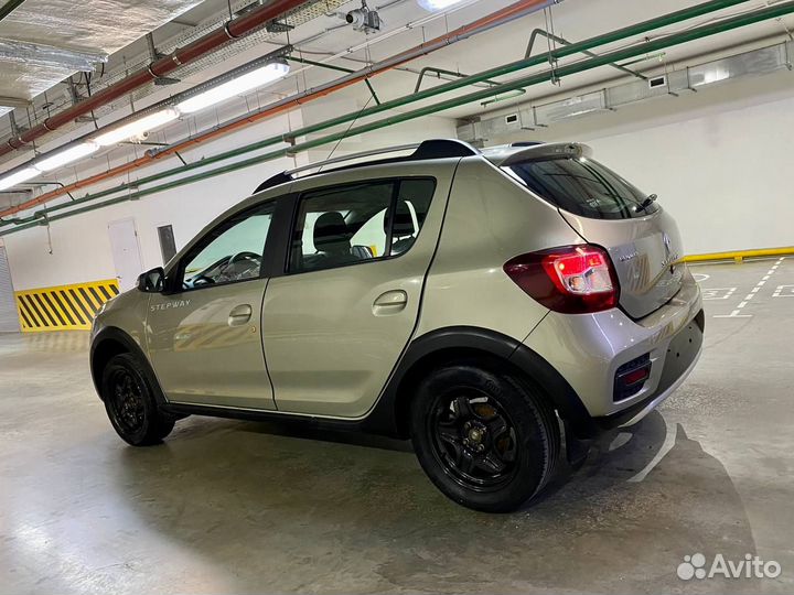 Renault Sandero Stepway 1.6 МТ, 2016, битый, 48 390 км