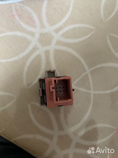 Выключатель аварийной сигнализации Ситроен С4 2010