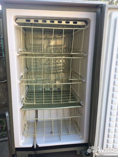 Морозилльная камера небольшая