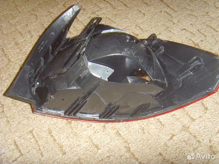 Задний левый фонарь volkswagen polo sedan