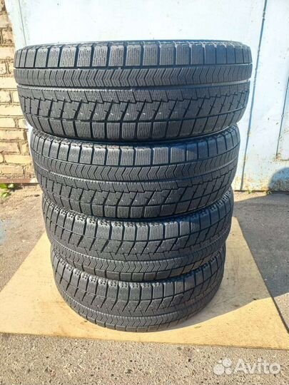 Bridgestone Blizzak VRX 215/65 R16