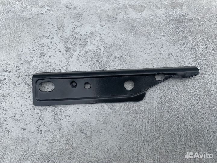 Кронштейн бампера Mercedes W212 A2128810106