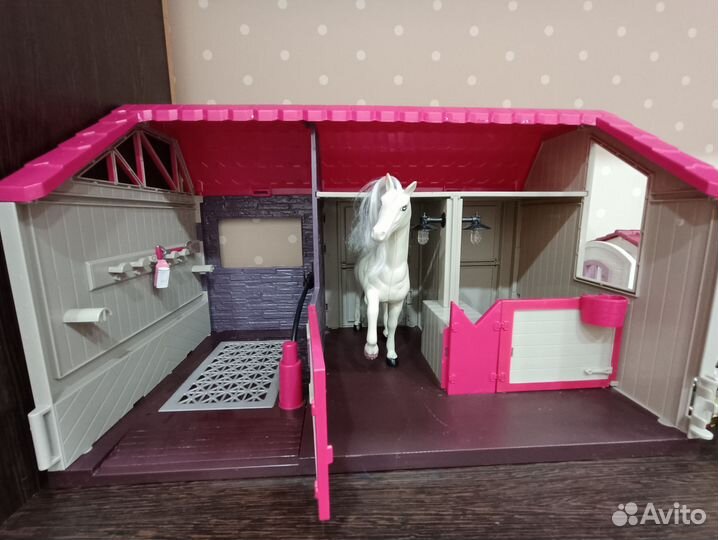 Конюшня lori