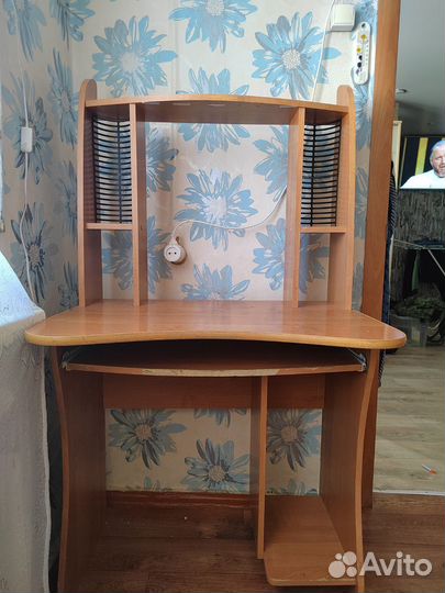 Компьютерный столик для ноутбука