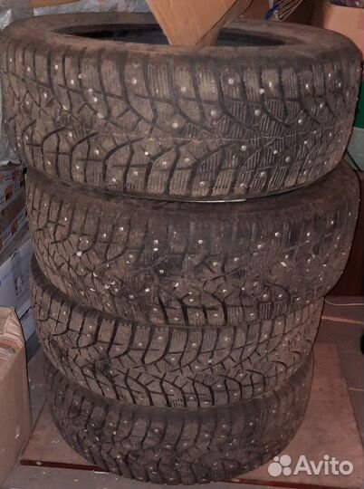 Bridgestone Blizzak Spike-02 215/55 R17 98T