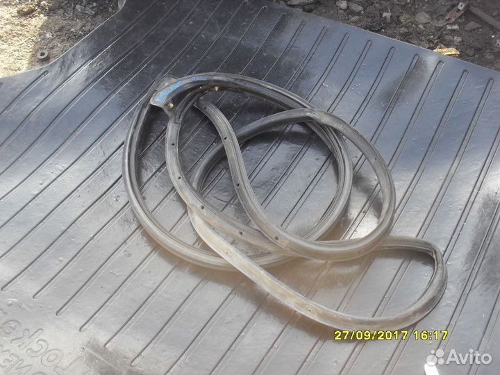 Уплотнитель двери 94779187 Chevrolet Cobalt 2012)