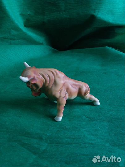 Фигурка быка