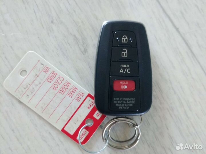 Смарт ключ toyota Приус Прайм