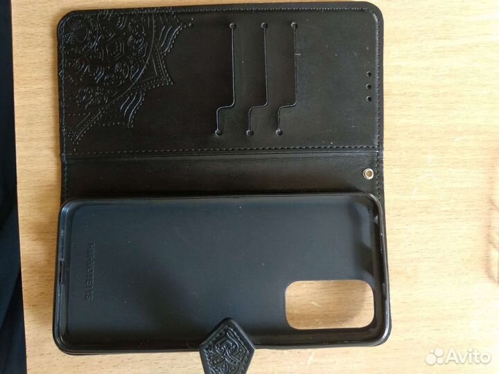 Чехлы на телефон