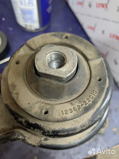 Подушка двигателя 1zz fe toyota vista 12362-22010