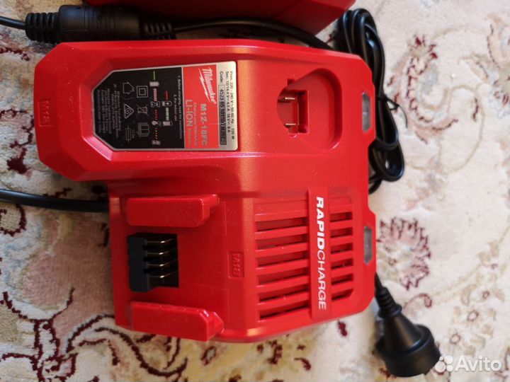 Зарядное устройство Milwaukee M12, M18