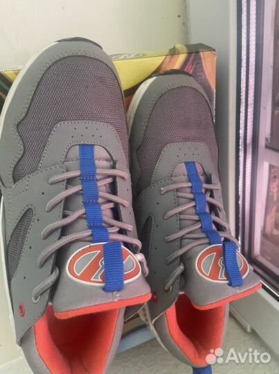 Кроссовки с колесиками