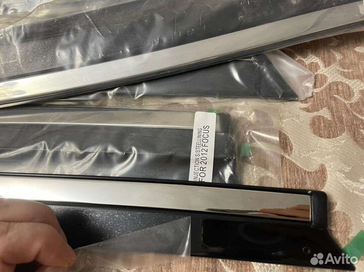 Дефлекторы с хром молдингом на форд фокус 3