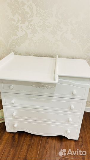 Комплект детская кроватка, пеленальный стол комод