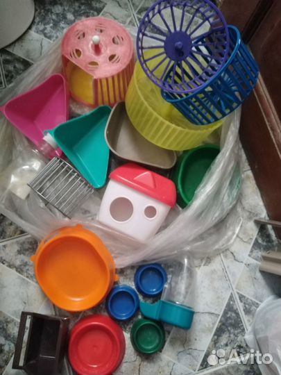 Домики, кормушки, поилки, туалеты, беговые колеса