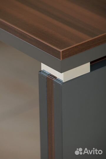 Стол руководителя 2000*900*750 цвет орех коньячный